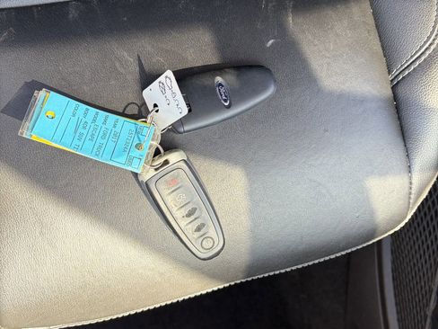 Used 2017 Ford Escape Titanium AWD/4WD image 15