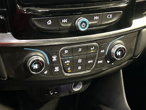 Used 2021 Chevrolet Traverse LT image 16