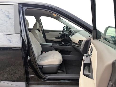 Used 2025 Nissan Rogue SV FWD image 27