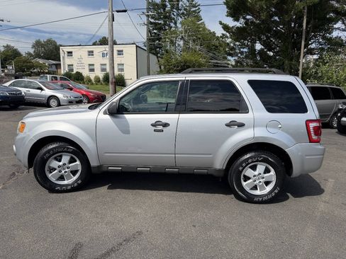 Used 2011 Ford Escape XLT AWD/4WD image 4