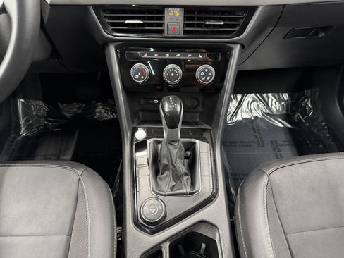 Used 2023 Volkswagen Taos SE w/ Panoramic Sunroof Package image 16