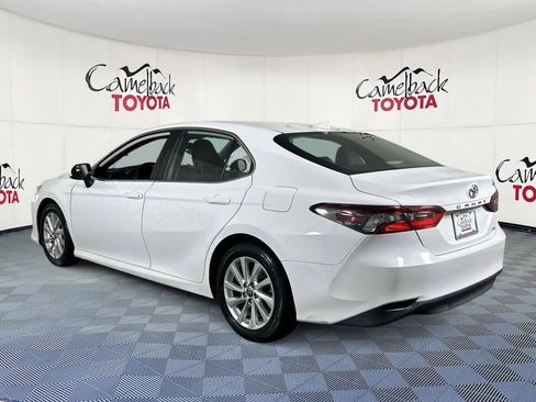 Used 2021 Toyota Camry LE image 5