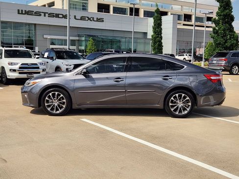 Used 2018 Toyota Avalon XLE Premium FWD image 4
