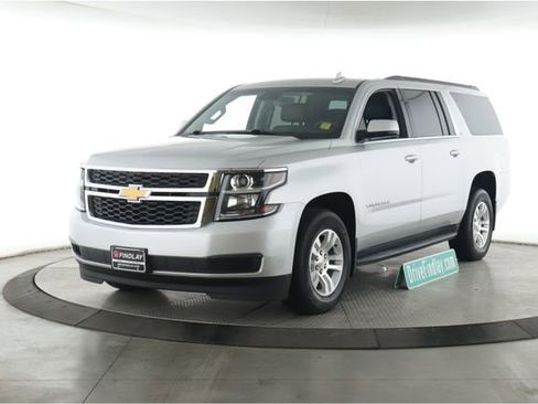 Used 2018 Chevrolet Suburban LT AWD/4WD image 10