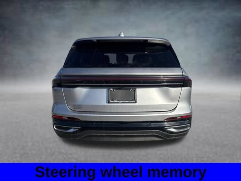 Used 2024 Lincoln Nautilus Premier AWD/4WD image 8