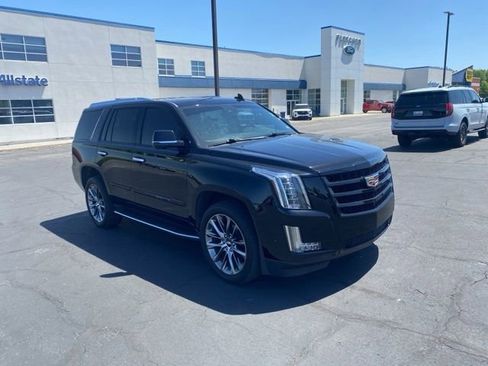 Used 2020 Cadillac Escalade Luxury w/ Escalade Sport Edition AWD/4WD image 8