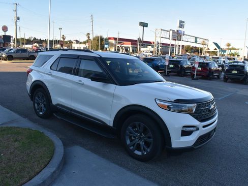 Used 2024 Ford Explorer XLT w/ Equipment Group 202A image 13