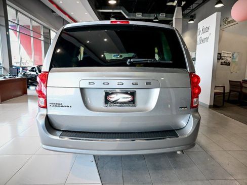 Used 2017 Dodge Grand Caravan SE image 6
