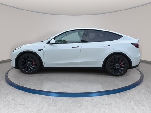 Used 2022 Tesla Model Y Performance AWD/4WD image 9