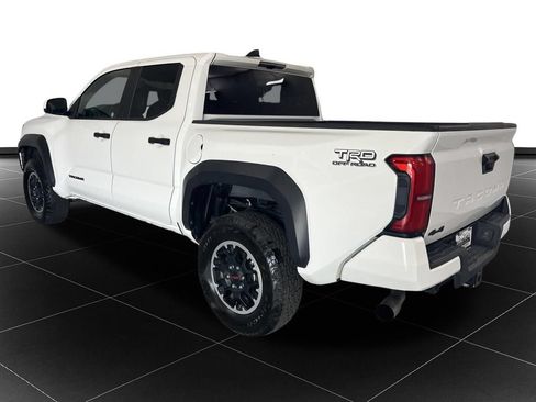Used 2025 Toyota Tacoma TRD Off-Road AWD/4WD image 3