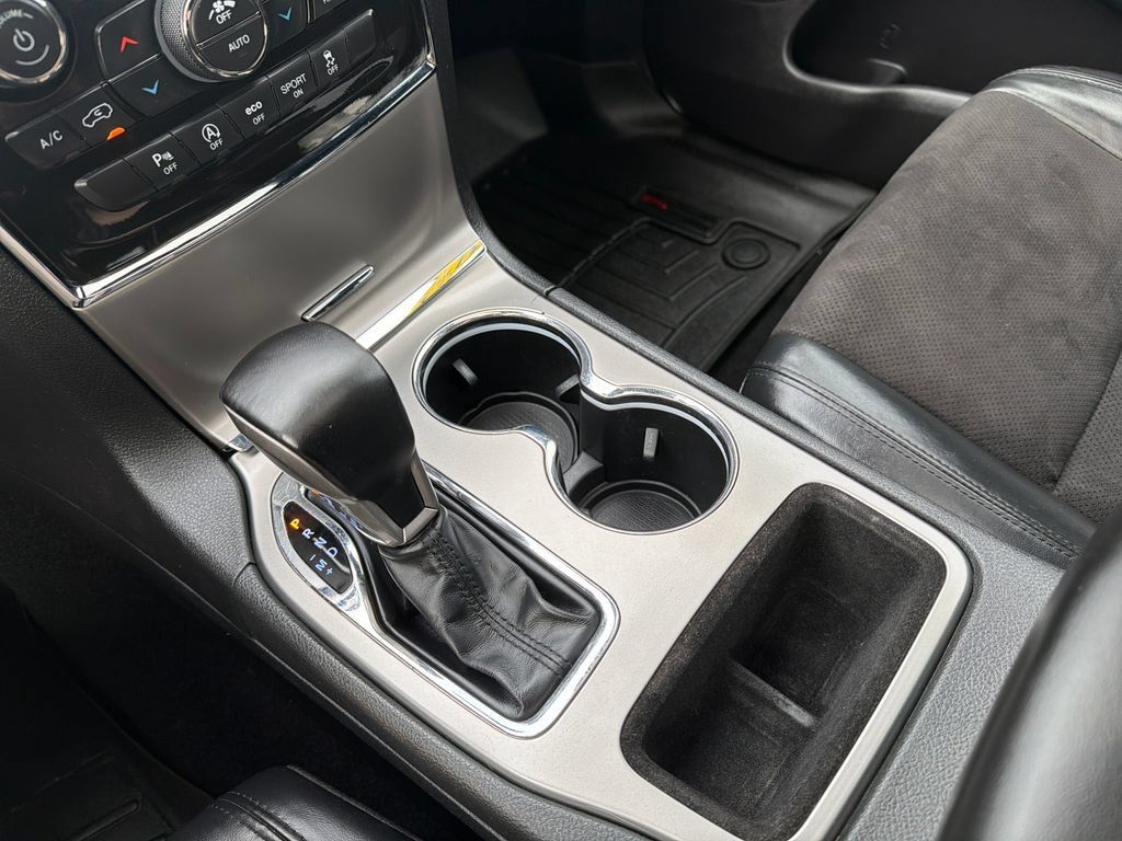 Used 2021 Jeep Grand Cherokee Laredo X AWD/4WD image 25