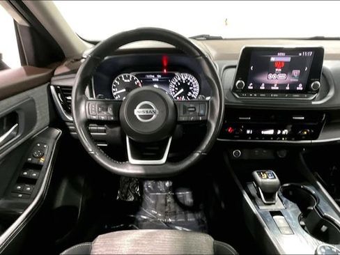 Used 2021 Nissan Rogue SV image 8