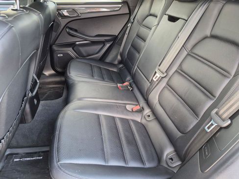 Used 2017 Porsche Macan Turbo AWD/4WD image 32