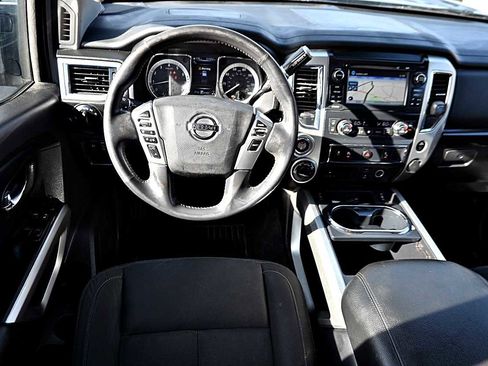 Used 2017 Nissan Titan SV image 12