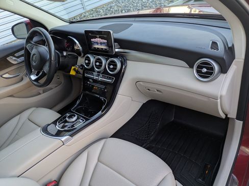Used 2018 Mercedes-Benz GLC 300 4MATIC image 28