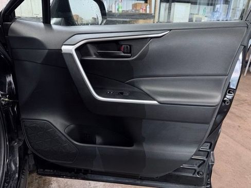 Used 2021 Toyota RAV4 LE w/ Carpet Mat Package (TMS) AWD/4WD image 13