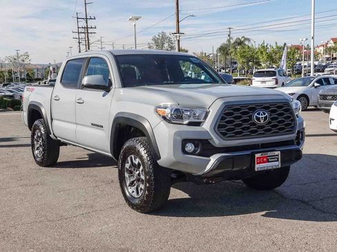 Used 2020 Toyota Tacoma TRD Off-Road w/ Technology Package AWD/4WD image 3