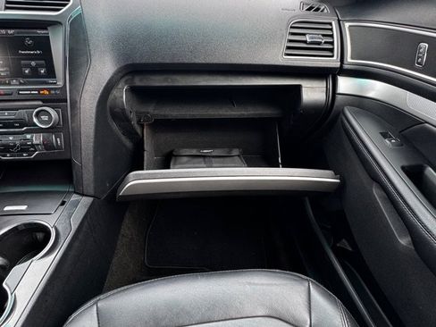 Used 2016 Ford Explorer XLT w/ Equipment Group 202A image 30