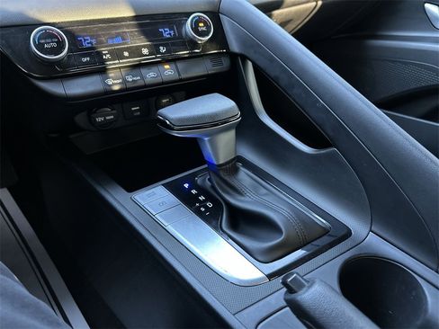 Used 2023 Hyundai Elantra SEL w/ Preferred Accessory Package image 19