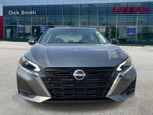 Used 2025 Nissan Altima 2.5 SV image 2