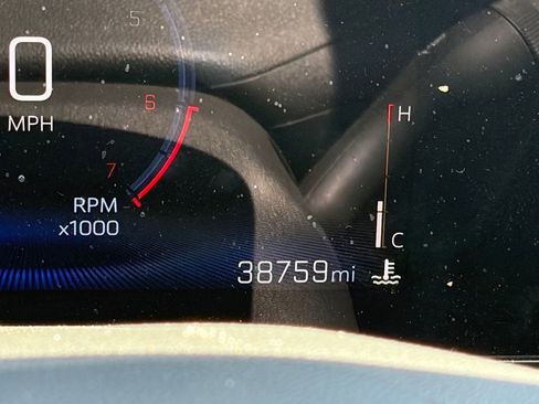 Used 2025 Chevrolet Trax LT FWD image 11