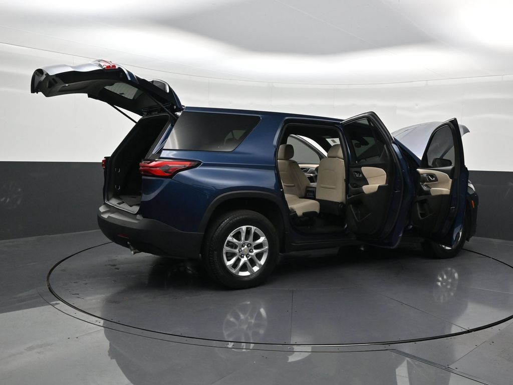 Used 2023 Chevrolet Traverse LS FWD image 32