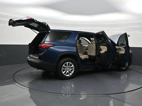 Used 2023 Chevrolet Traverse LS FWD image 32
