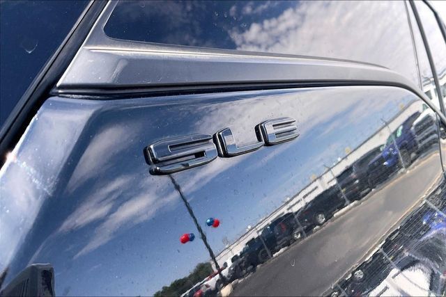 Used 2024 GMC Terrain SLE w/ Elevation Edition FWD image 33
