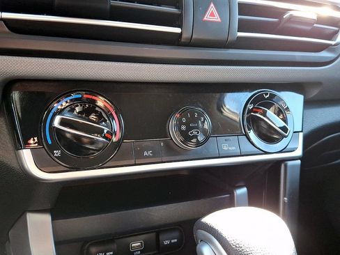 Used 2023 Kia Seltos LX AWD/4WD image 16