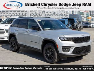 New 2025 Jeep Grand Cherokee Altitude video 3