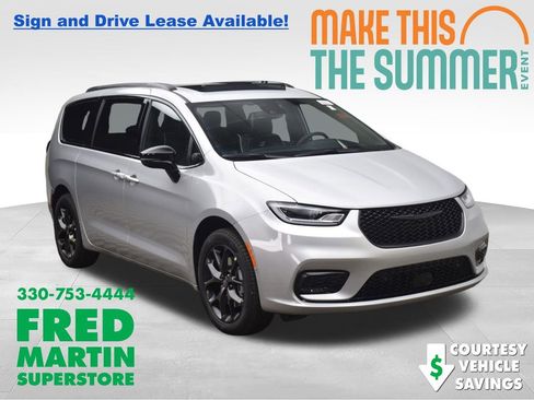 New 2026 Chrysler Pacifica Limited w/ S Appearance Package AWD/4WD image 1