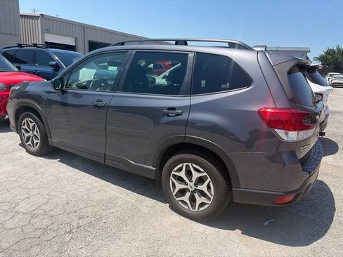 Used 2020 Subaru Forester Premium AWD/4WD image 4
