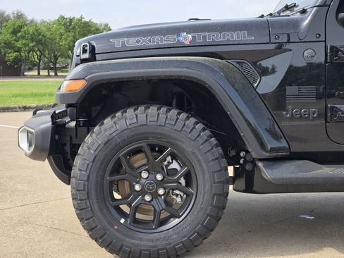 New 2026 Jeep Gladiator Sport AWD/4WD image 11