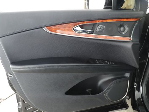 Used 2019 Lincoln Nautilus Reserve FWD image 8