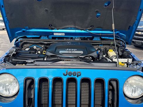 Used 2014 Jeep Wrangler Unlimited Sahara AWD/4WD image 26