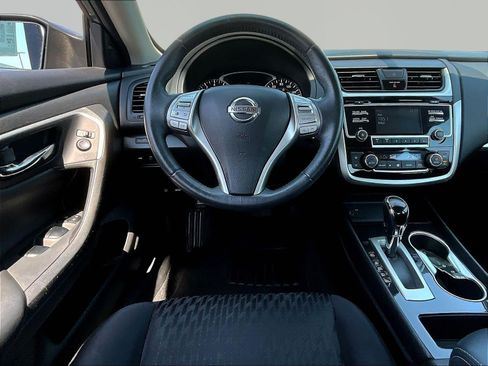 Used 2018 Nissan Altima 2.5 SV FWD image 8
