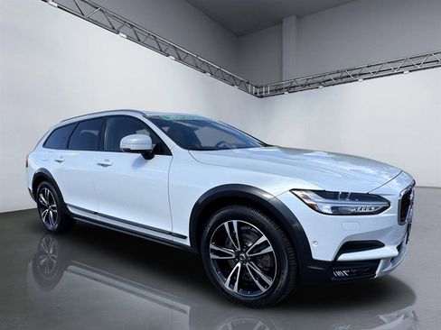 Used 2018 Volvo V90 T5 Cross Country w/ Convenience Package AWD/4WD image 9