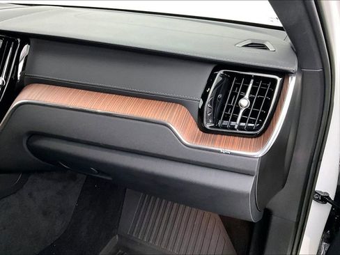 Certified 2023 Volvo XC60 B5 Ultimate w/ Protection Package Premier image 22