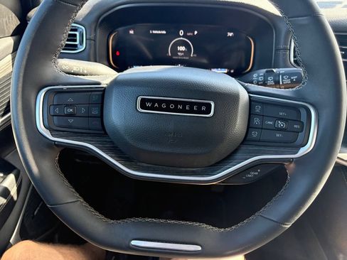 Used 2024 Jeep Wagoneer L Series II w/ Flexible Seating Group AWD/4WD image 18