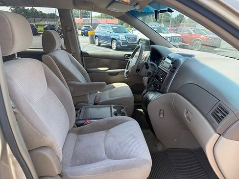 Used 2008 Toyota Sienna LE FWD image 10