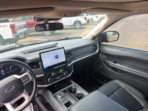Used 2022 Ford Expedition XLT RWD image 23