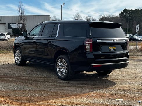 Used 2023 Chevrolet Suburban High Country image 8