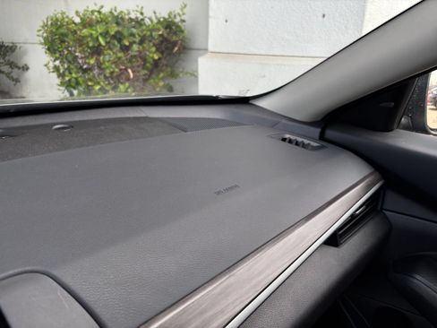 Used 2025 Nissan Altima 2.5 SV FWD image 35