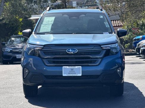 Used 2025 Subaru Forester Premium image 5