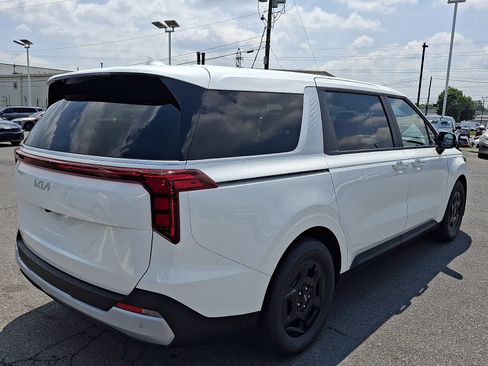 New 2026 Kia Carnival LX FWD image 3