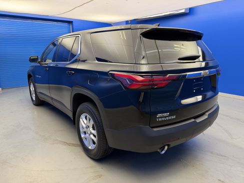 Used 2023 Chevrolet Traverse LS FWD image 5