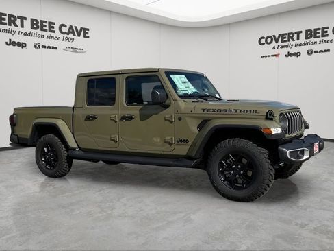 New 2025 Jeep Gladiator Sport image 12