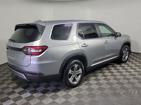 Certified 2025 Honda Pilot EX-L image 4