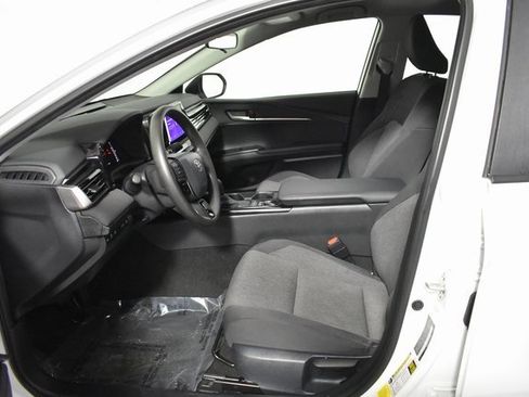 Used 2025 Toyota Camry LE image 11