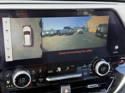 Used 2023 Toyota Highlander Platinum FWD image 31